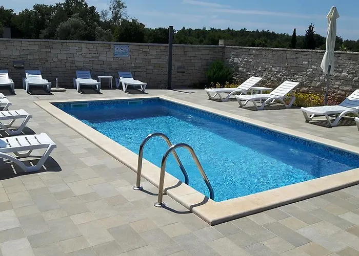 Apartments & Rooms Villa Adamovic