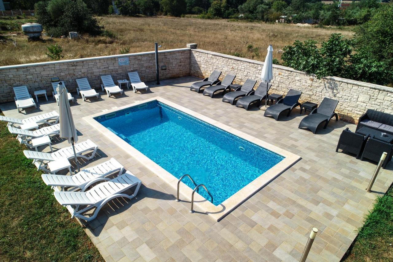 & Adamovic Lovrecica (Istria)